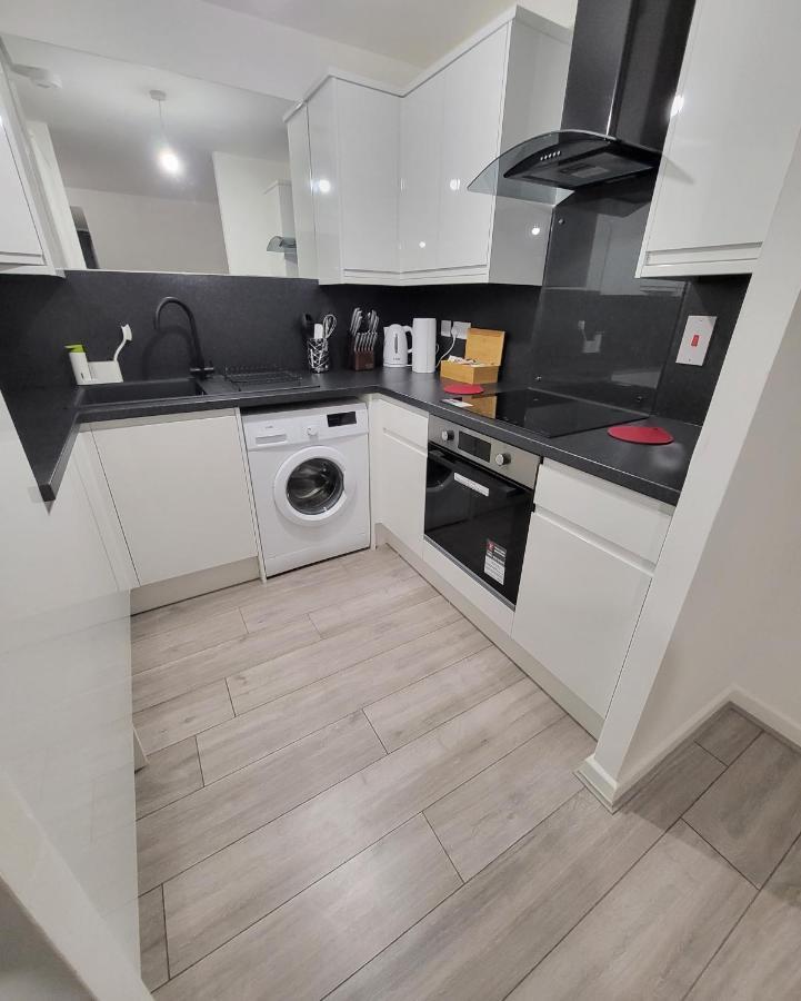 Garland Modern 2 Bedroom Apartment With Parking London Plumstead  Exterior photo